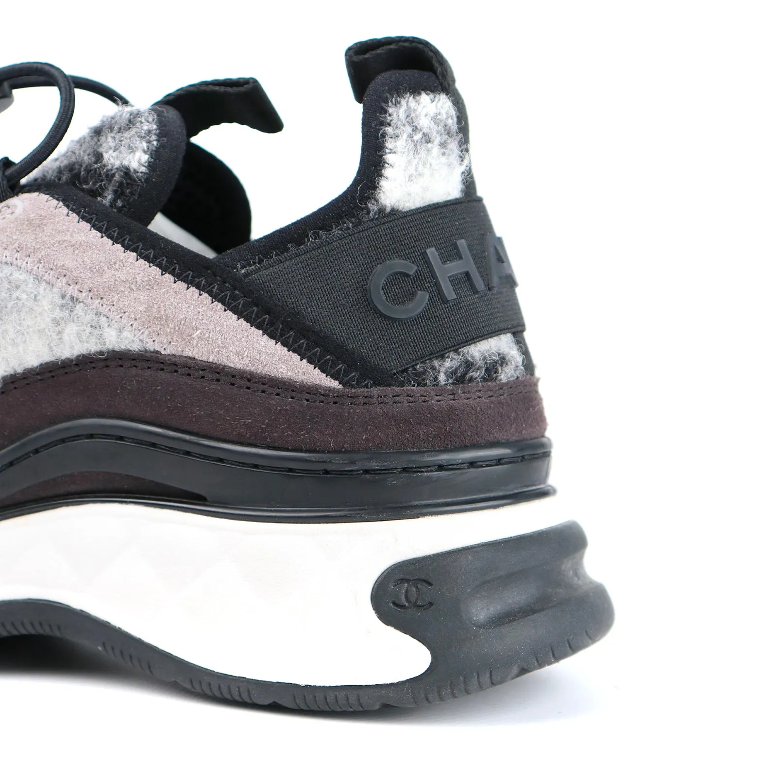 CHANEL - Baskets en tweed et daim (T37)