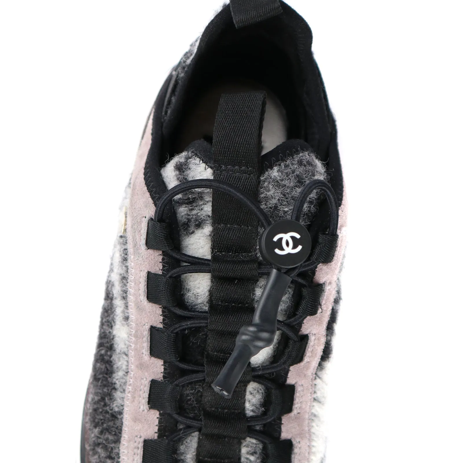 CHANEL - Baskets en tweed et daim (T37)