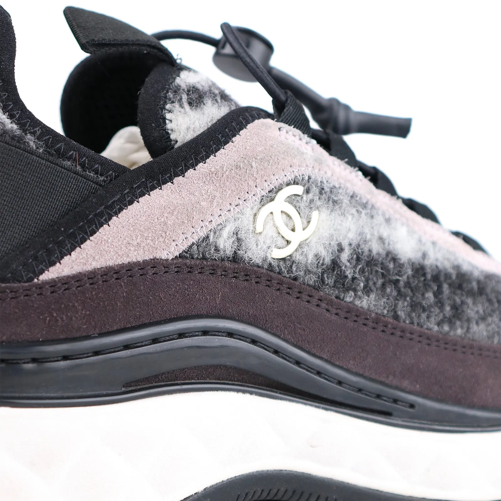 CHANEL - Baskets en tweed et daim (T37)
