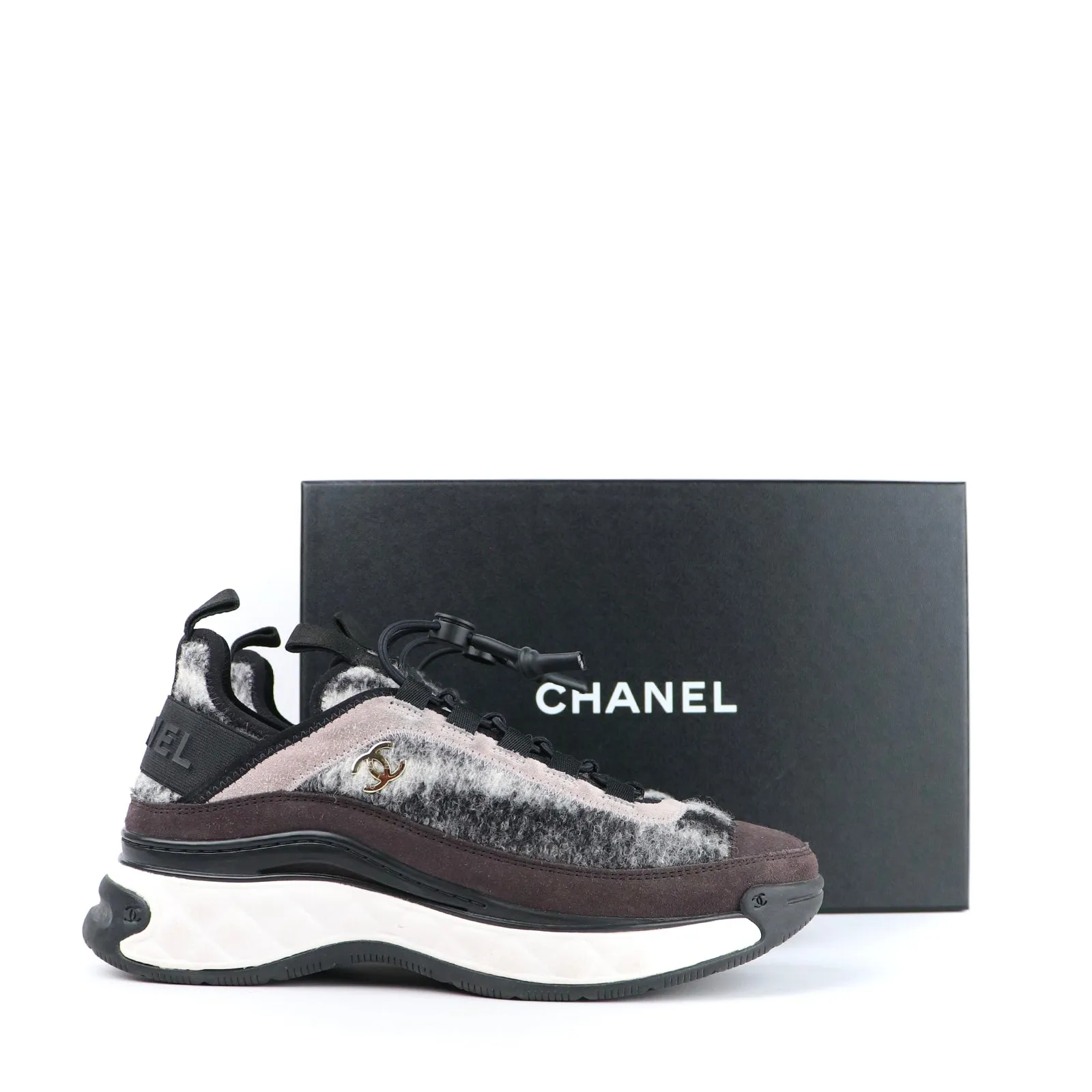 CHANEL - Baskets en tweed et daim (T37)