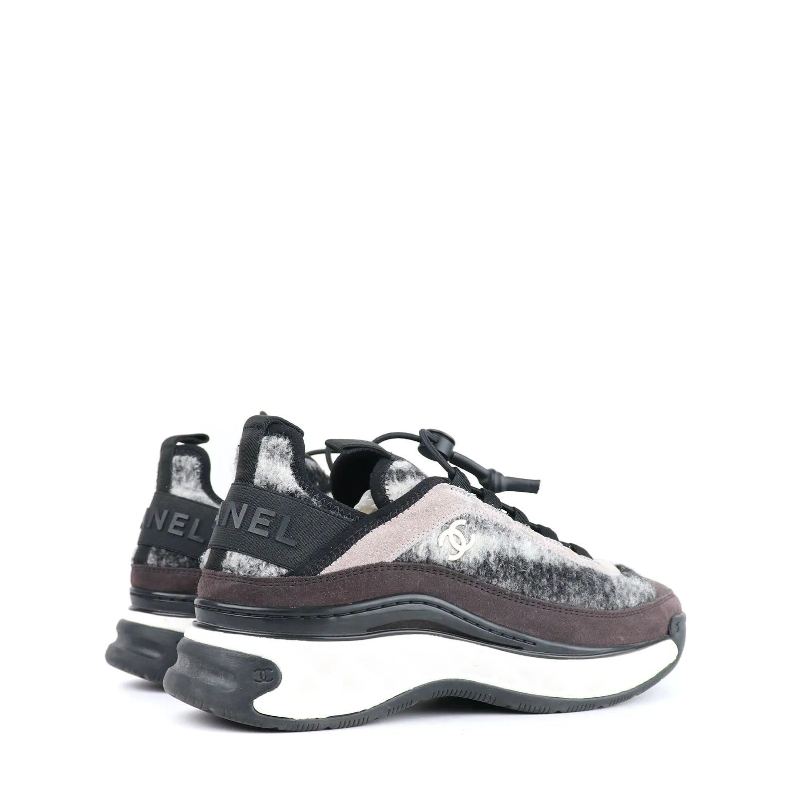 CHANEL - Baskets en tweed et daim (T37)